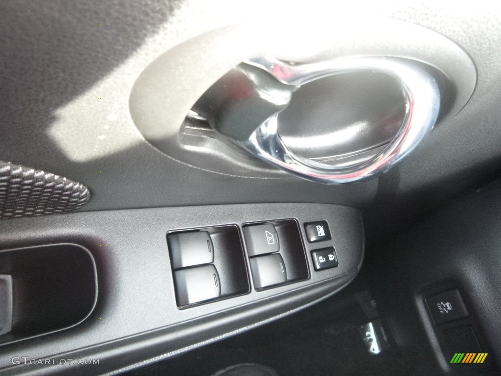 2019 Versa SV - Brilliant Silver Metallic / Charcoal photo #20