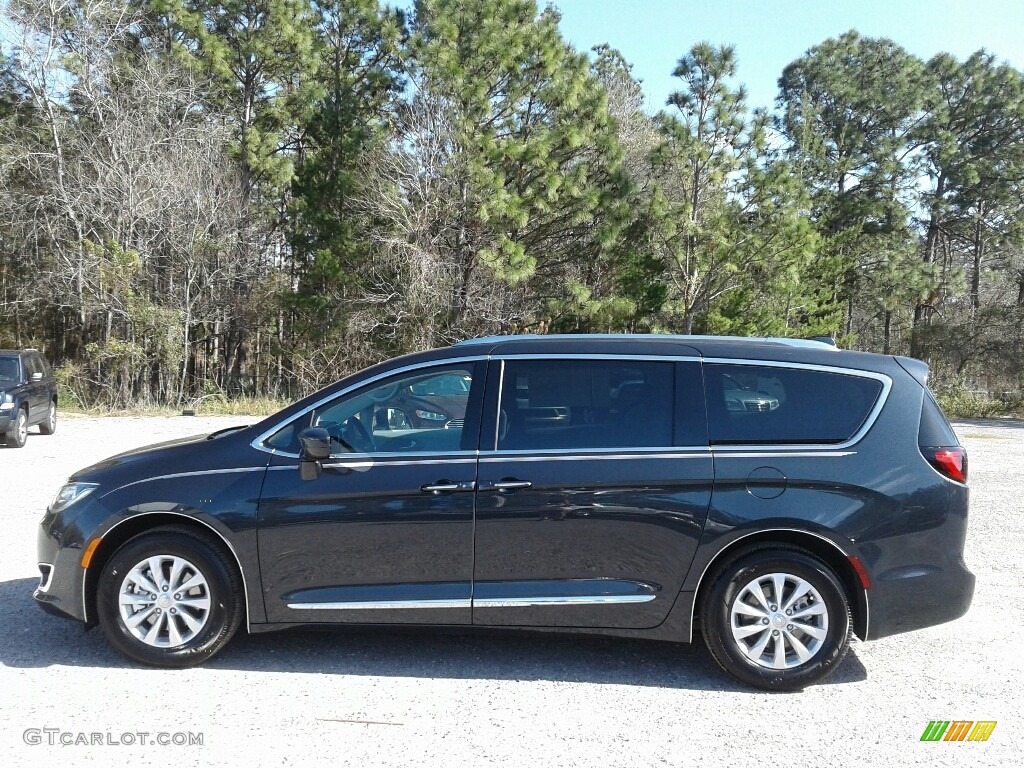 Maximum Steel Metallic 2019 Chrysler Pacifica Touring L Exterior Photo #131577106
