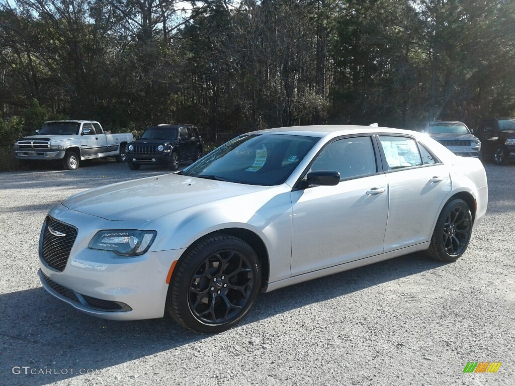 2019 Chrysler 300 Touring Exterior Photos