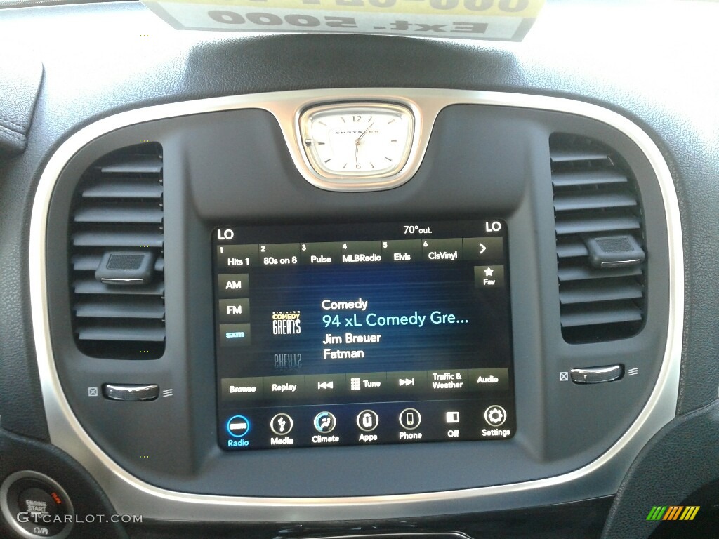 2019 Chrysler 300 Touring Controls Photos