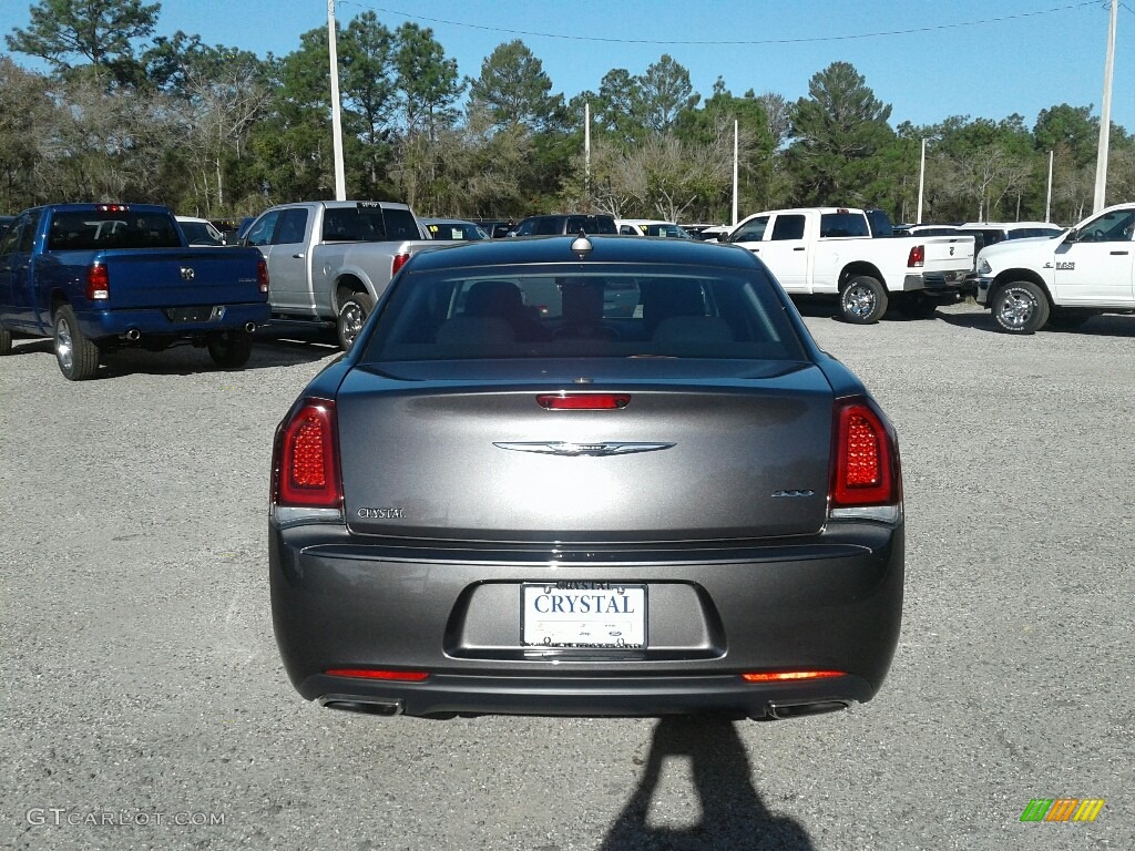 2019 300 Touring - Granite Crystal Metallic / Black photo #4