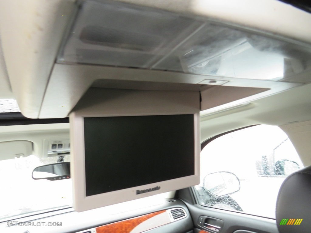 2010 Suburban LT 4x4 - Sheer Silver Metallic / Ebony photo #3