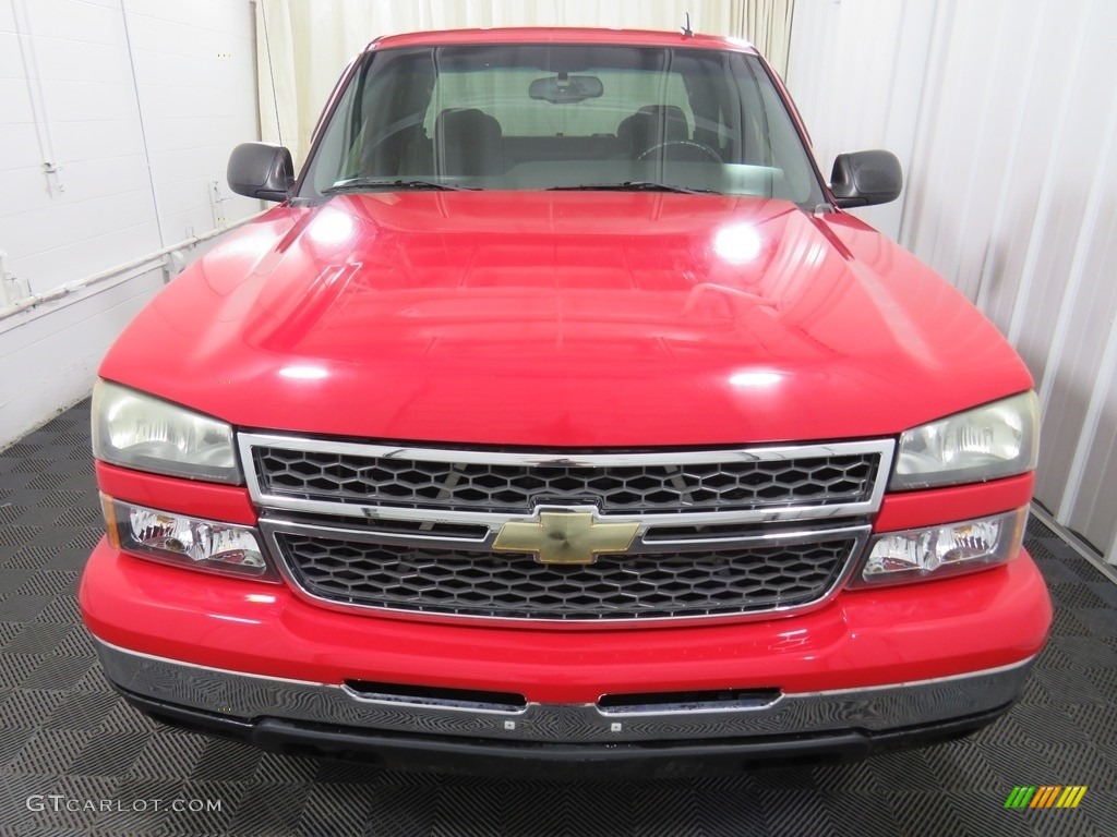 2007 Silverado 1500 Classic LT Extended Cab 4x4 - Victory Red / Dark Charcoal photo #4