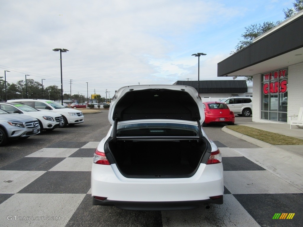 2018 Camry LE - Super White / Ash photo #5