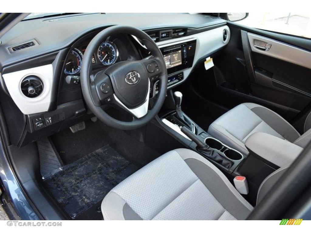 Steel Gray Interior 2019 Toyota Corolla LE Photo #131592442