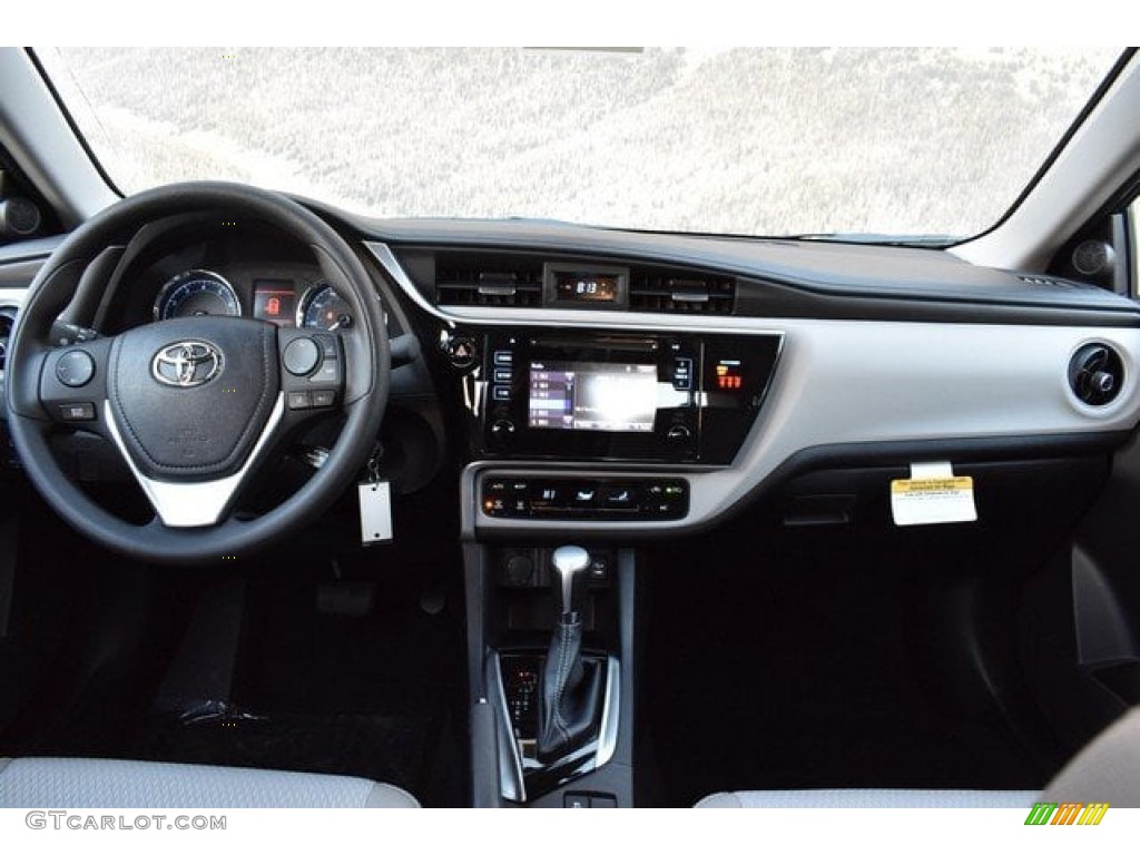 2019 Toyota Corolla LE Dashboard Photos