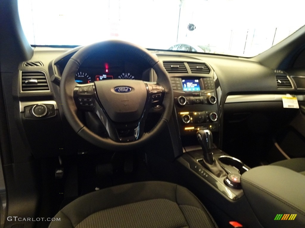 2019 Explorer XLT 4WD - Magnetic / Medium Black photo #8