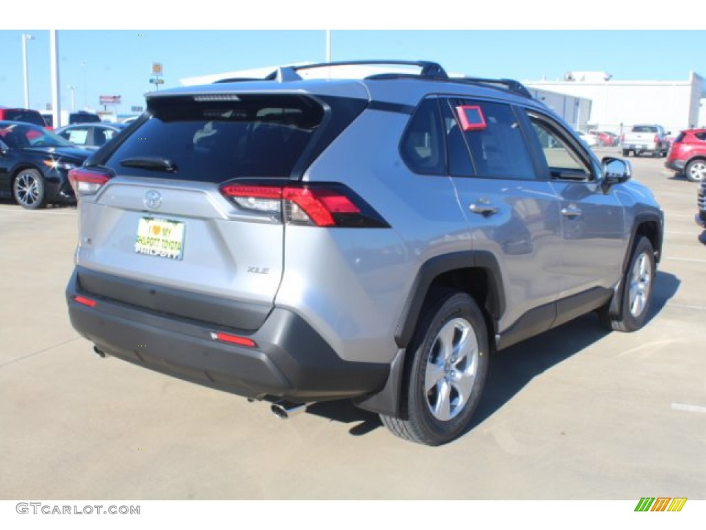 2019 RAV4 XLE - Silver Sky Metallic / Light Gray photo #8