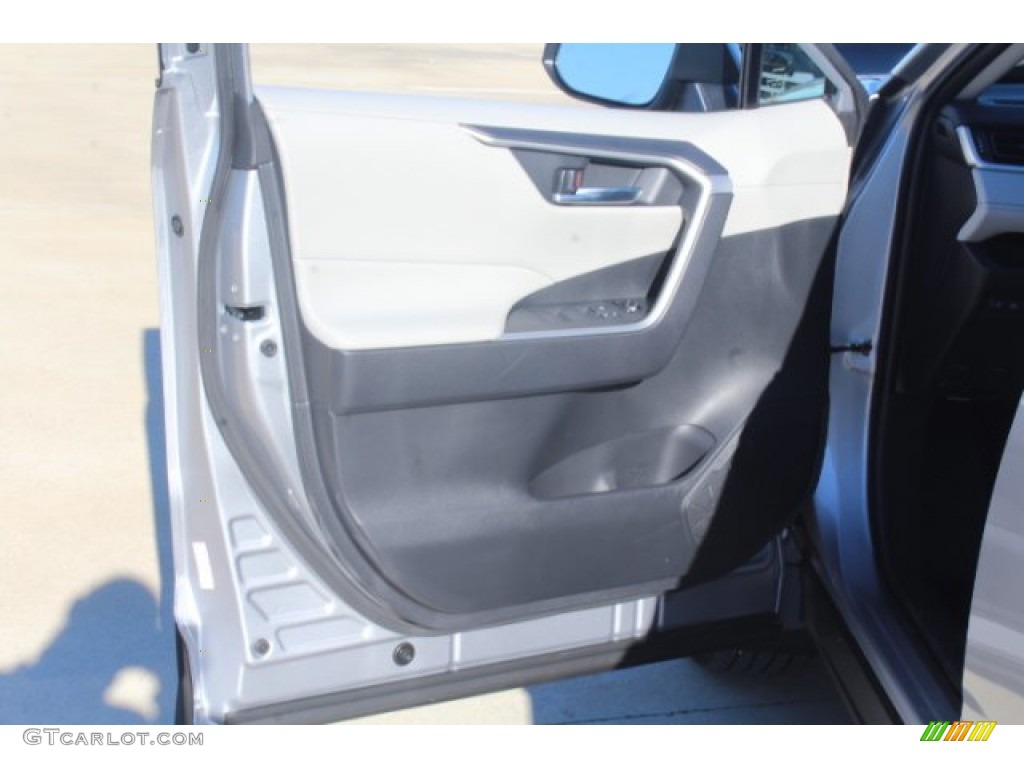 2019 RAV4 XLE - Silver Sky Metallic / Light Gray photo #9