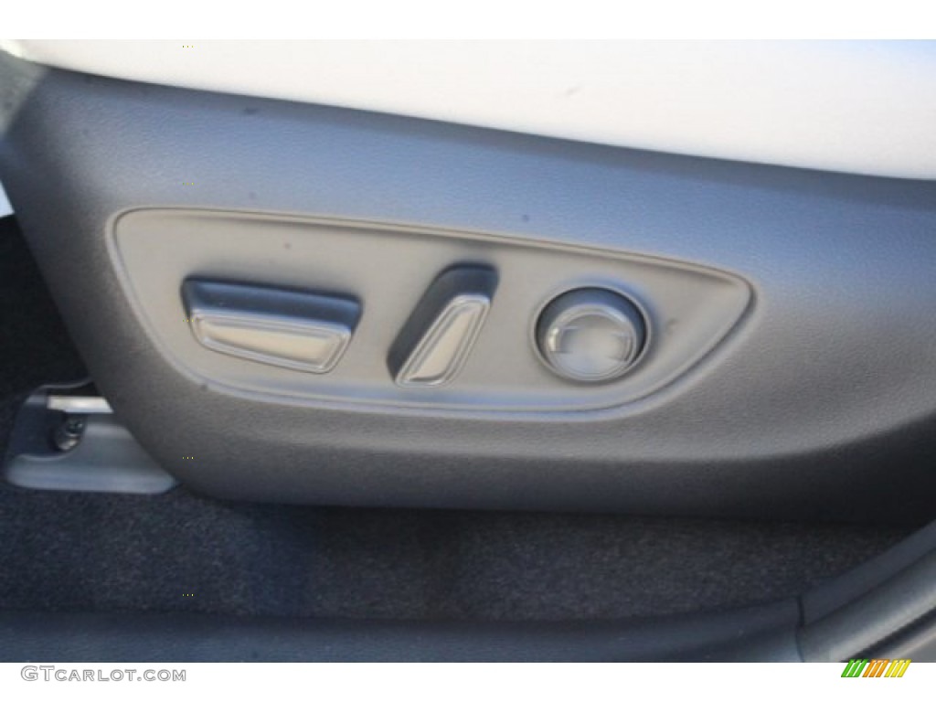 2019 RAV4 XLE - Silver Sky Metallic / Light Gray photo #11