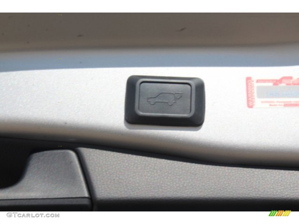 2019 RAV4 XLE - Silver Sky Metallic / Light Gray photo #23