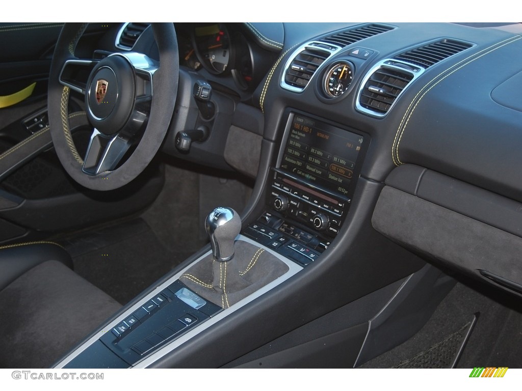 2016 Porsche Cayman GT4 Controls Photos