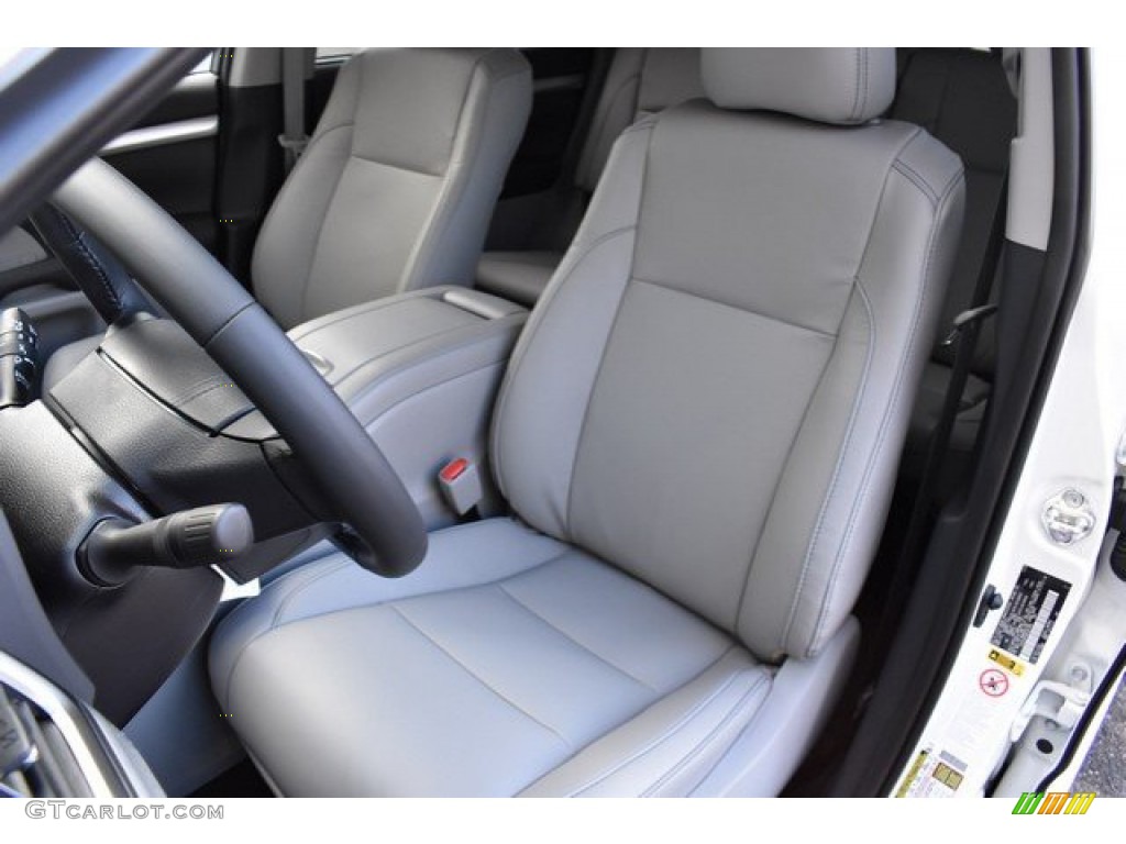 2019 Toyota Highlander XLE AWD Front Seat Photo #131604520