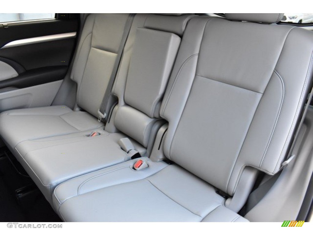 2019 Toyota Highlander XLE AWD Rear Seat Photo #131604670