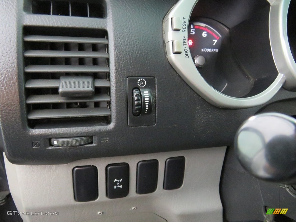 2004 4Runner SR5 4x4 - Galactic Gray Mica / Stone photo #32