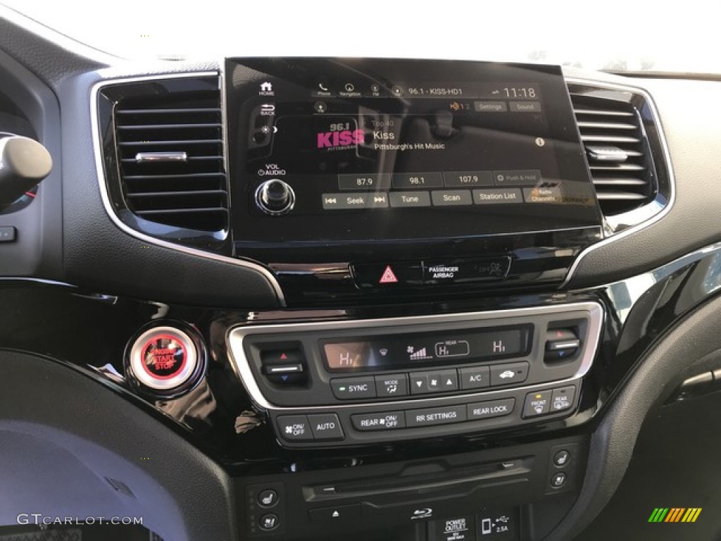2019 Honda Pilot Elite AWD Controls Photo #131609314
