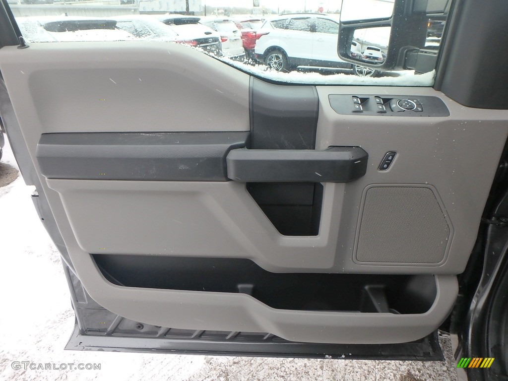 2019 Ford F250 Super Duty XLT Crew Cab 4x4 Earth Gray Door Panel Photo #131612545