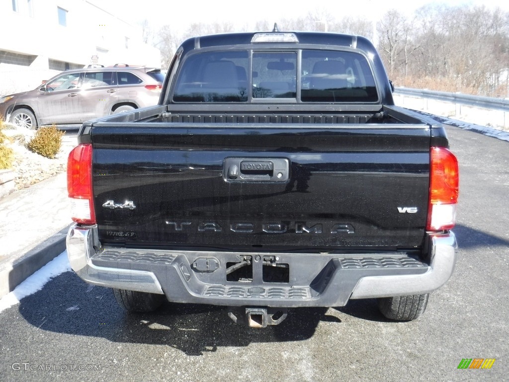 2017 Tacoma SR5 Double Cab 4x4 - Black / Cement Gray photo #8