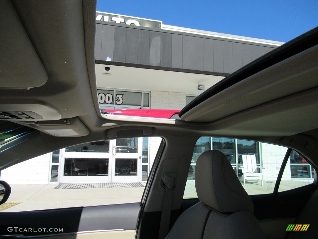 2018 Camry LE - Ruby Flare Pearl / Macadamia photo #14