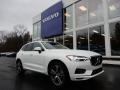 Front 3/4 View of 2019 XC60 T5 AWD Momentum