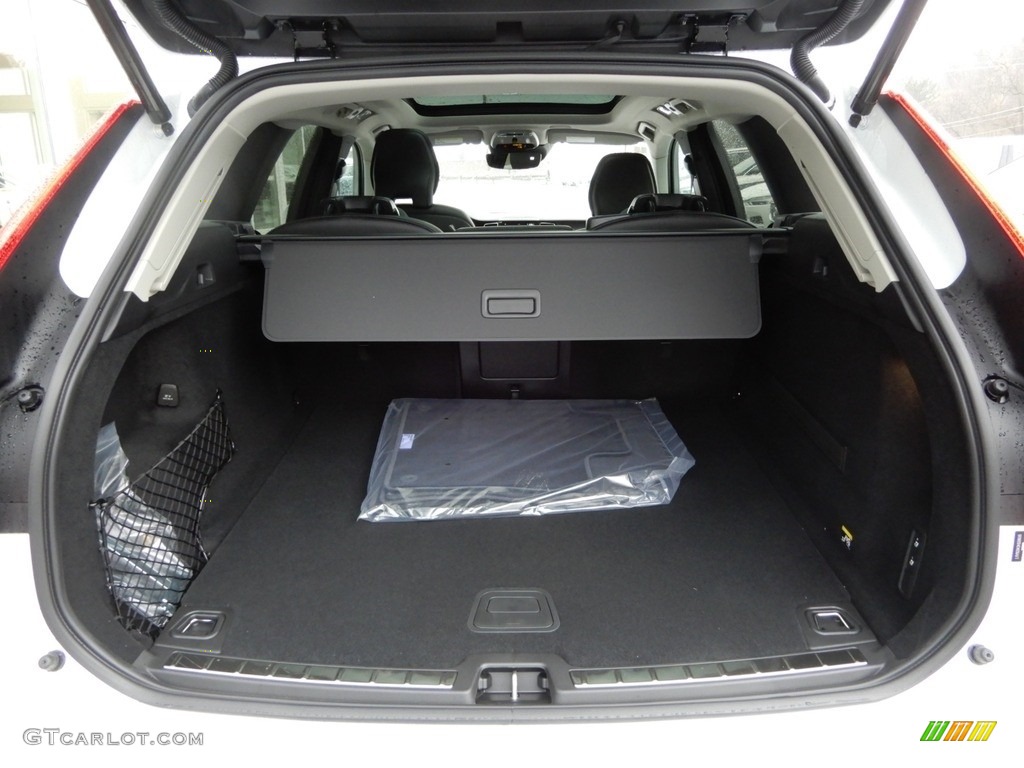 2019 Volvo XC60 T5 AWD Momentum Trunk Photos