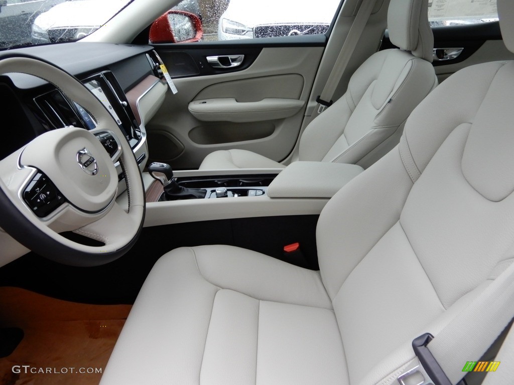 Blond Interior 2019 Volvo S60 T6 AWD Momentum Photo #131619106