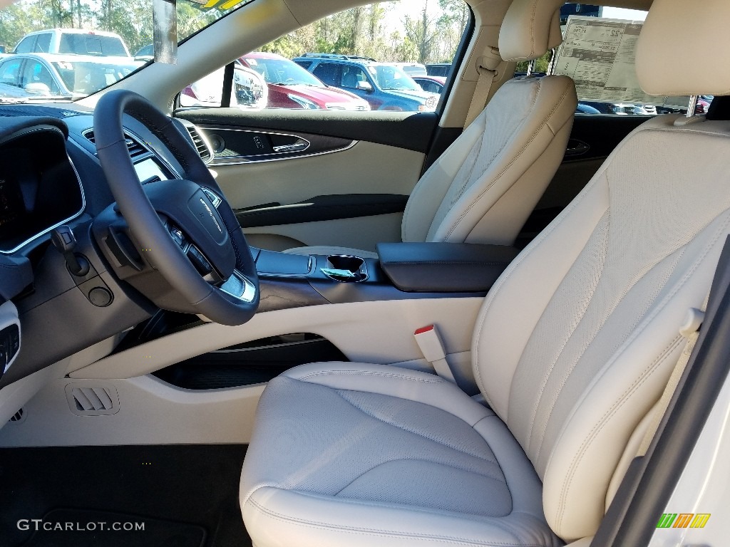 2019 Lincoln Nautilus Reserve AWD Front Seat Photo #131621893