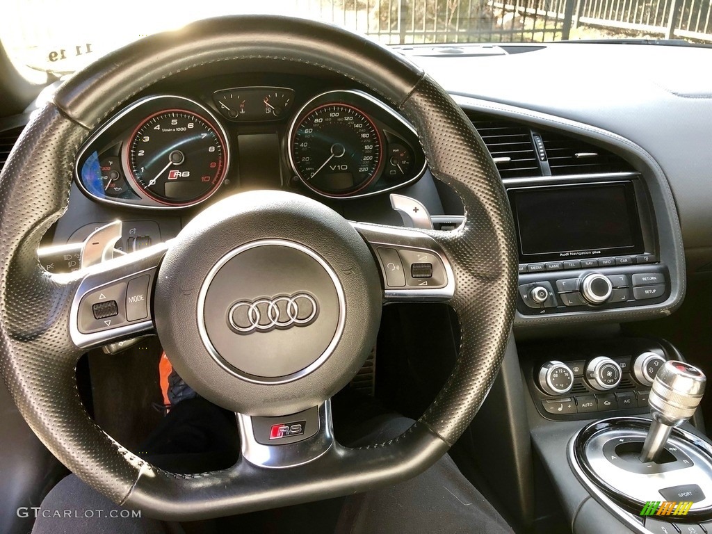 2014 Audi R8 Spyder V10 Steering Wheel Photos