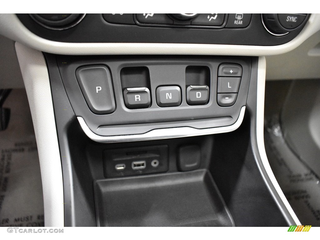 2019 GMC Terrain Denali AWD Controls Photo #131629858