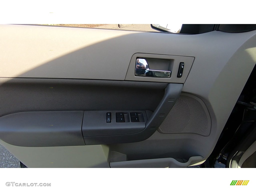 2009 Focus SES Sedan - Ebony Black / Charcoal Black photo #13