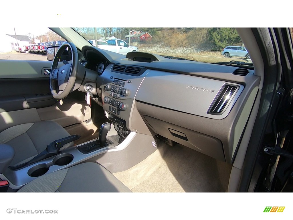 2009 Focus SES Sedan - Ebony Black / Charcoal Black photo #26