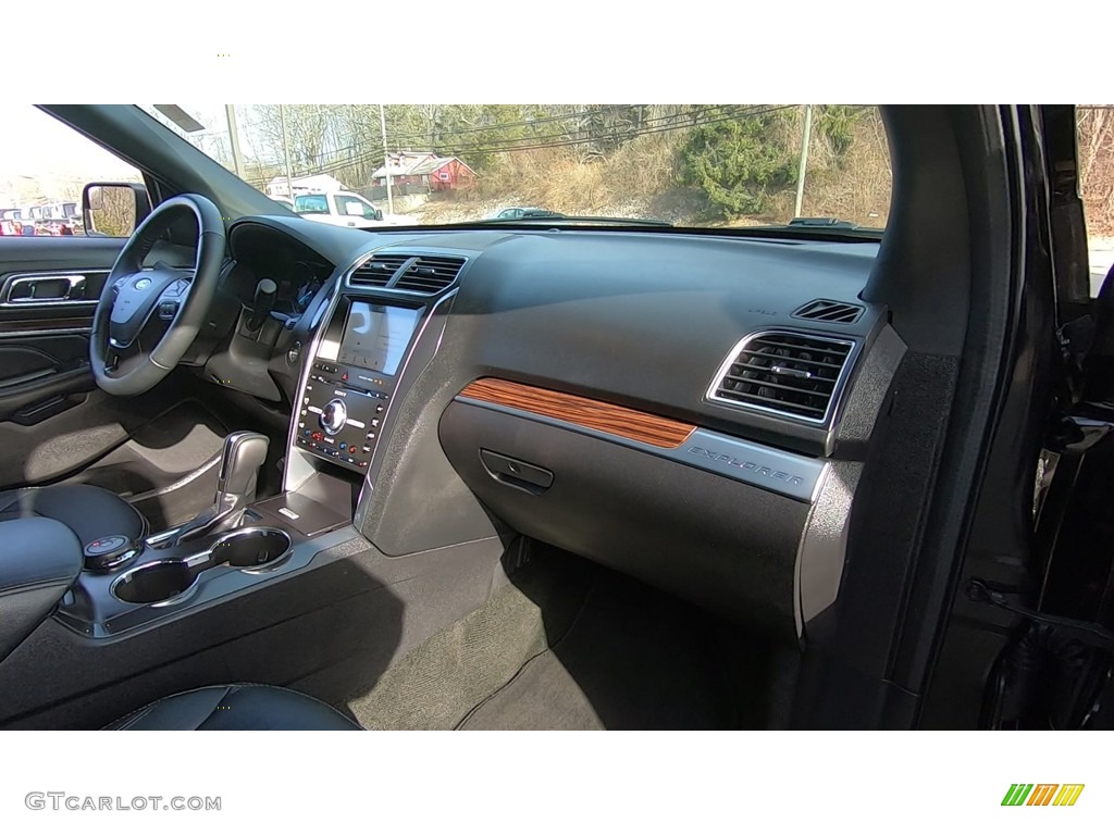2018 Explorer Limited 4WD - Shadow Black / Ebony Black photo #26