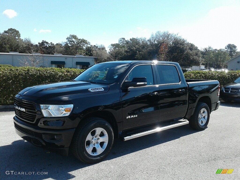 2019 1500 Big Horn Crew Cab 4x4 - Diamond Black Crystal Pearl / Black photo #1