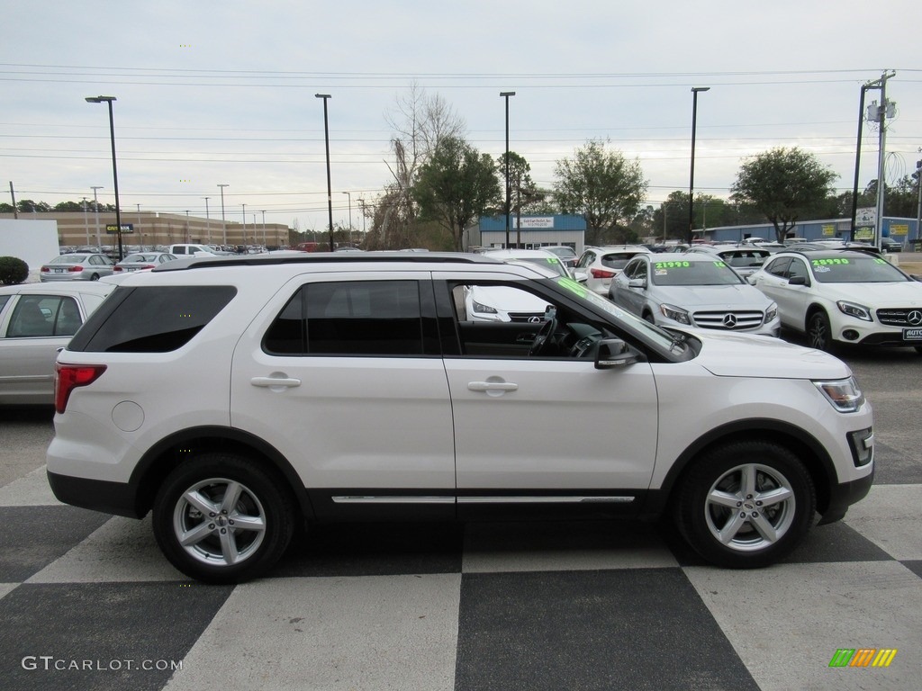 2017 Explorer XLT - Oxford White / Medium Light Camel photo #3