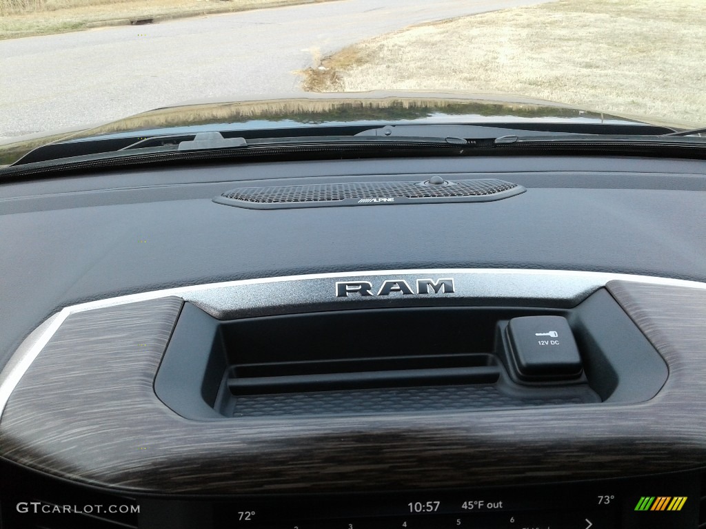 2019 1500 Laramie Crew Cab 4x4 - Diamond Black Crystal Pearl / Black photo #34