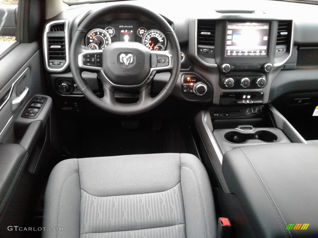 2019 1500 Big Horn Crew Cab 4x4 - Billett Silver Metallic / Black/Diesel Gray photo #30