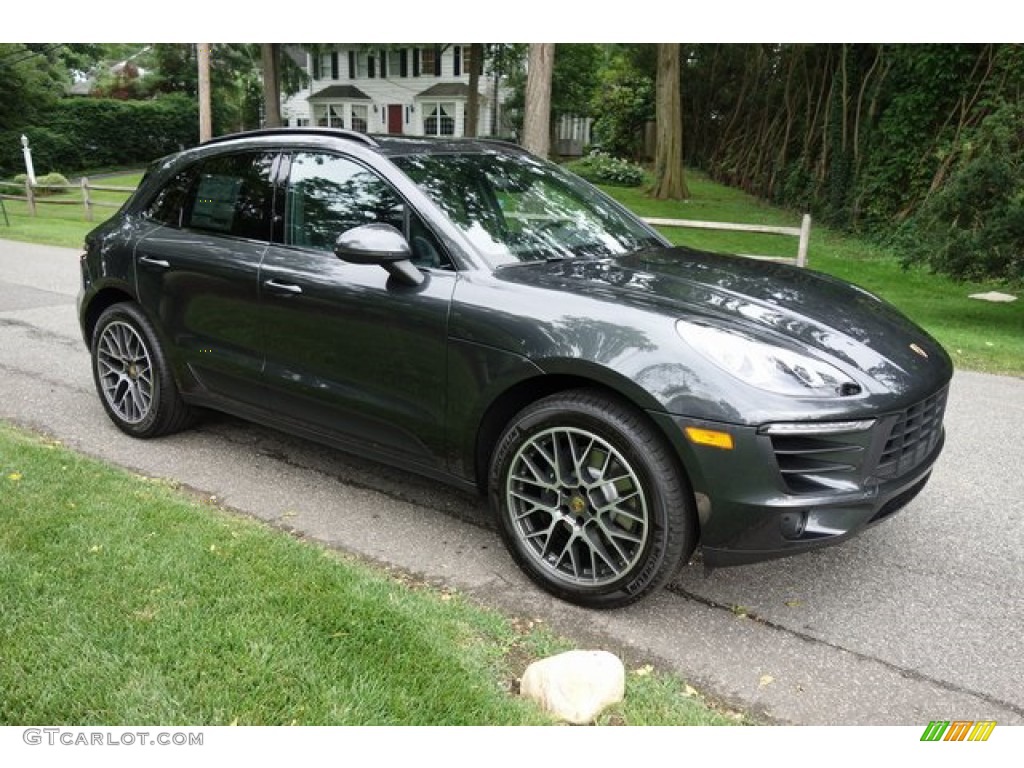 2018 Macan  - Volcano Grey Metallic / Black photo #1