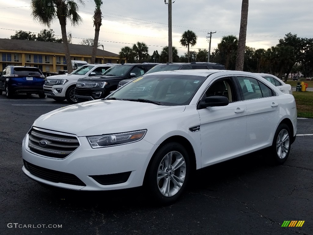 2019 Taurus SE - Oxford White / Dune photo #1