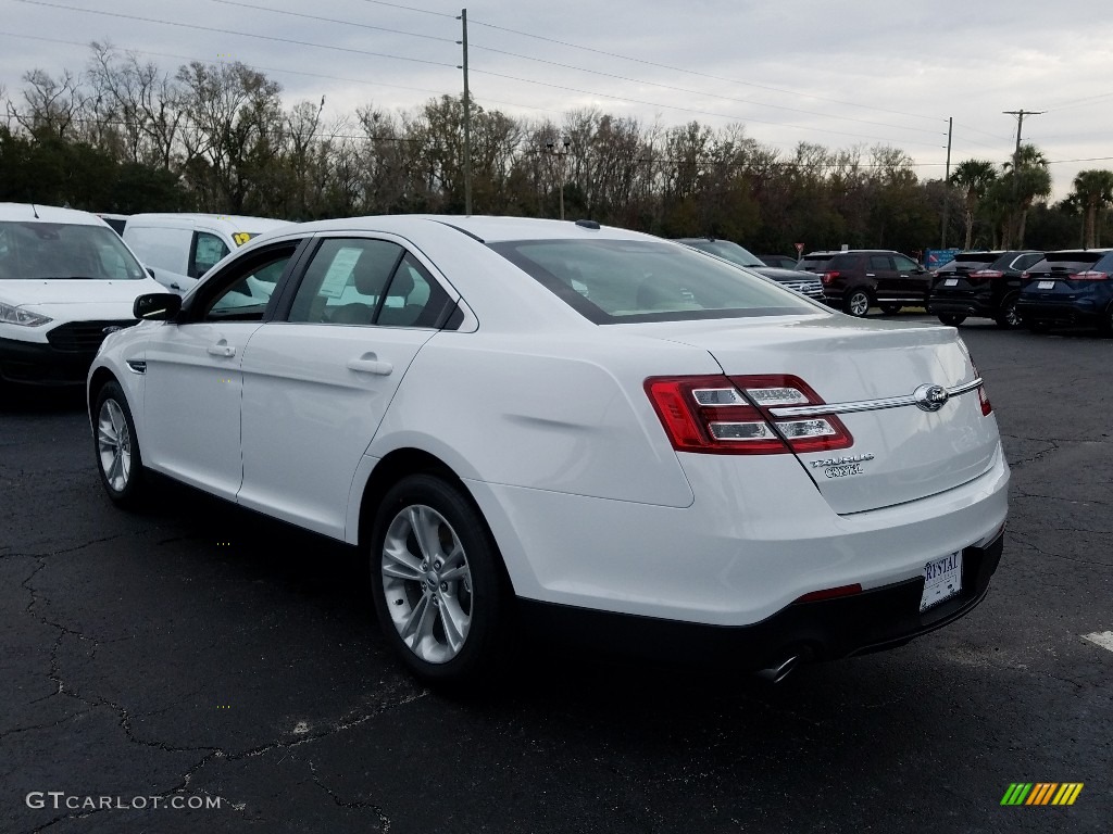 2019 Taurus SE - Oxford White / Dune photo #3