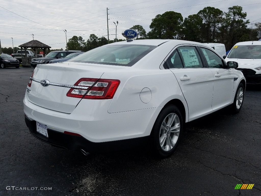 2019 Taurus SE - Oxford White / Dune photo #5