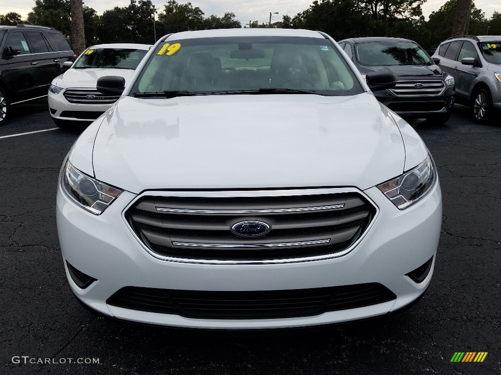 2019 Taurus SE - Oxford White / Dune photo #8