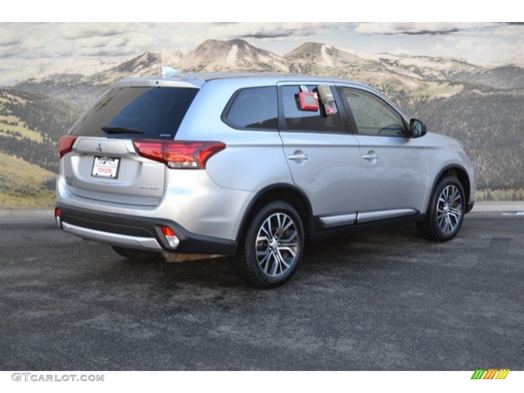 2018 Outlander ES - Alloy Silver Metallic / Black photo #3