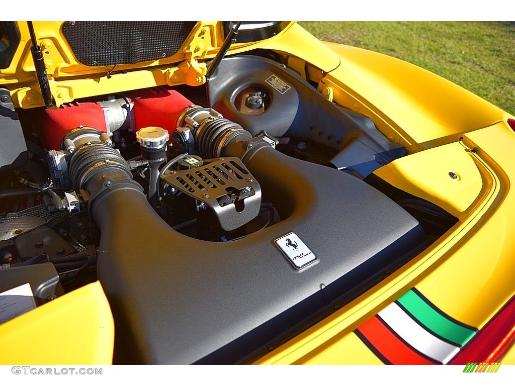 2013 Ferrari 458 Spider Engine Photos