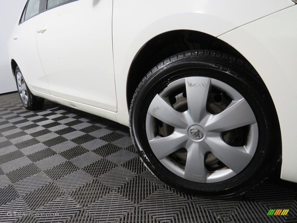2007 Yaris Sedan - Polar White / Dark Charcoal photo #2