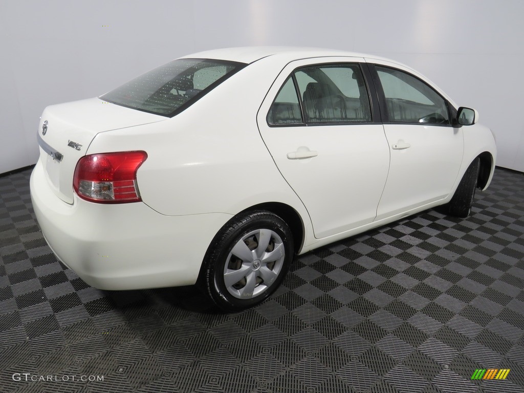 2007 Yaris Sedan - Polar White / Dark Charcoal photo #18