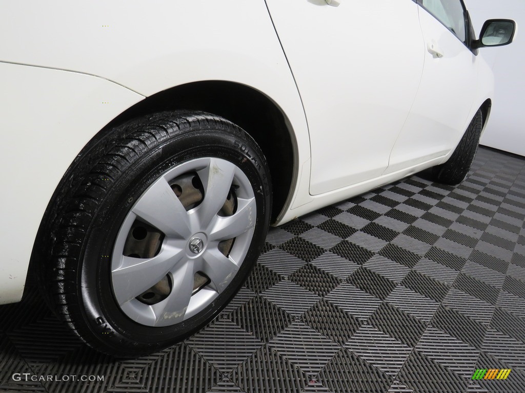2007 Yaris Sedan - Polar White / Dark Charcoal photo #19