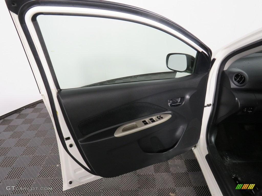 2007 Yaris Sedan - Polar White / Dark Charcoal photo #20