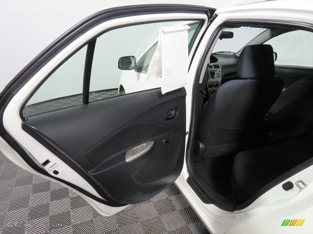 2007 Yaris Sedan - Polar White / Dark Charcoal photo #24