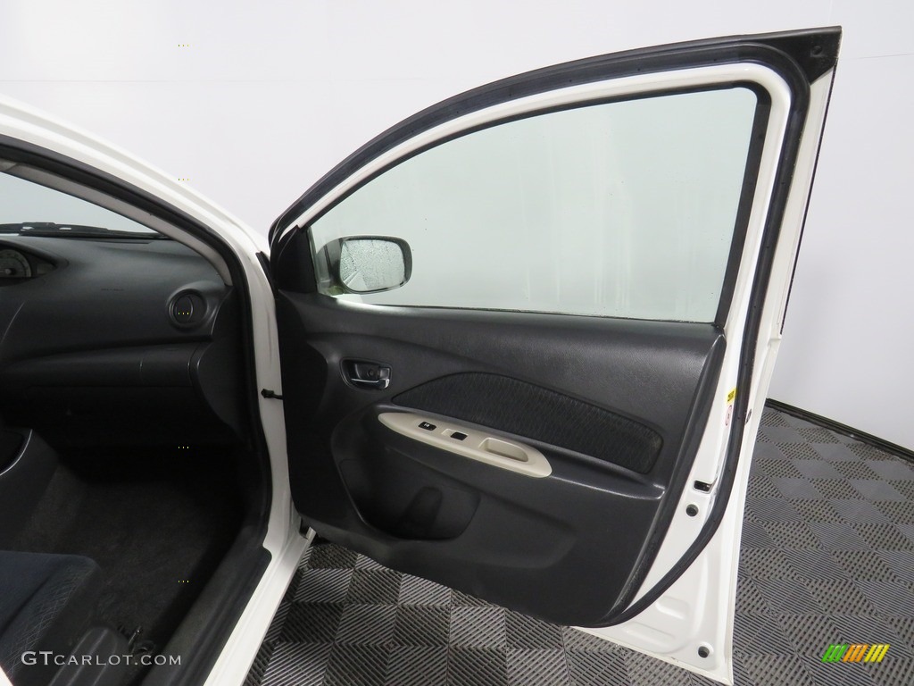 2007 Yaris Sedan - Polar White / Dark Charcoal photo #29