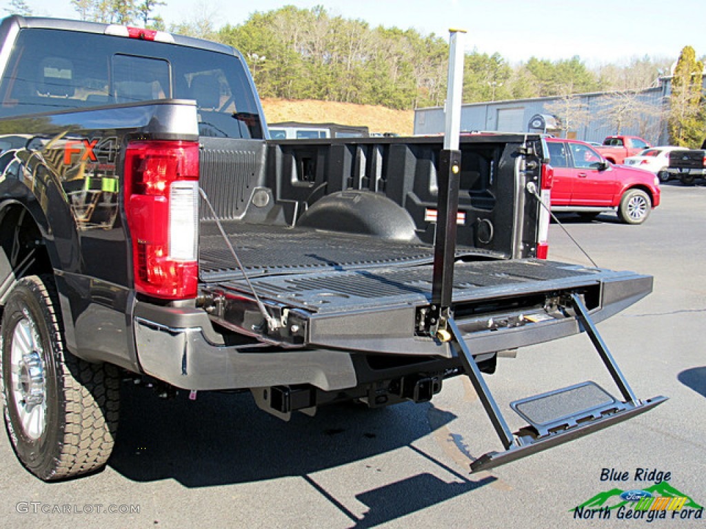 2019 F250 Super Duty STX Crew Cab 4x4 - Magnetic / Earth Gray photo #13